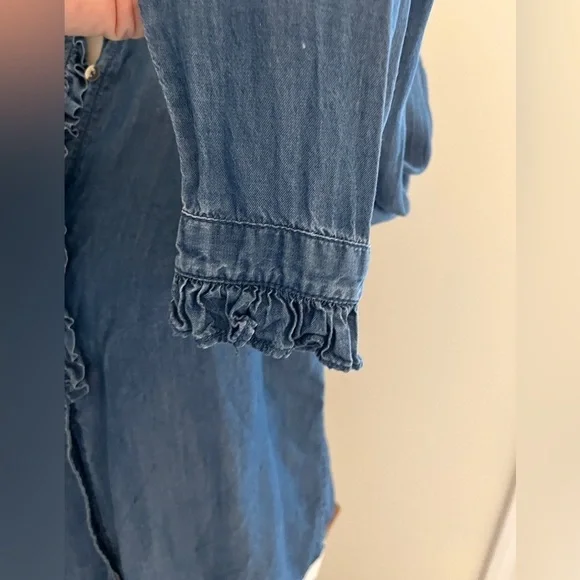 RW & Co Jean top with ruffled front sz medium - Picture 2 of 6